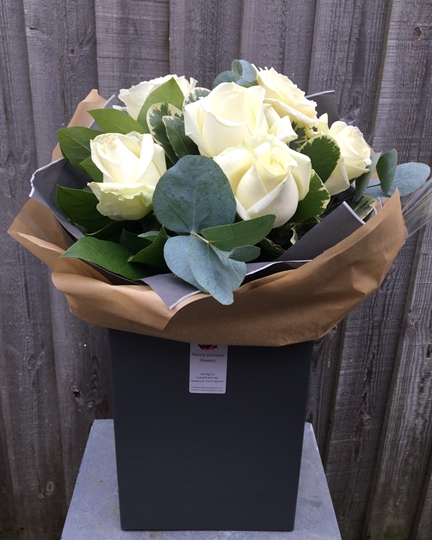 Picture of Six Romantic Kisses White
