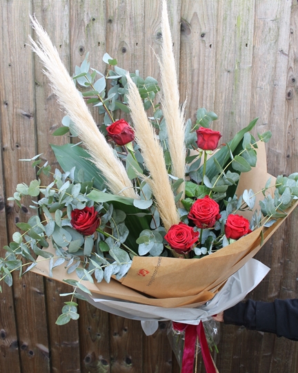Picture of 6 Red Rose & Pampas Grass 