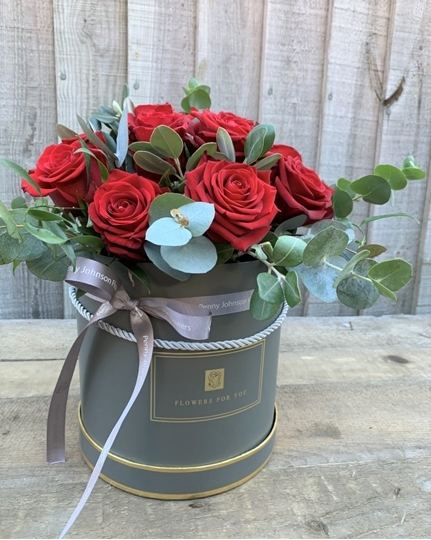 Picture of 12 Rose & Eucalyptus Hat Box