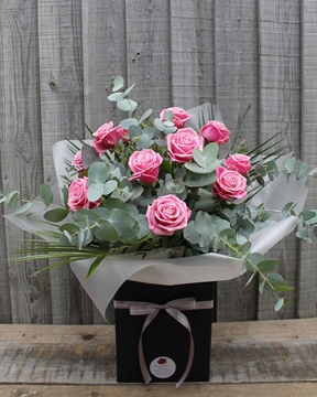 Picture of 12 Pink Rose Bouquet