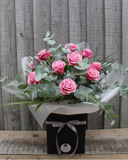 Picture of 12 Pink Rose Bouquet