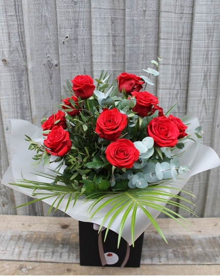 Picture of 12 Red Rose Bouquet 
