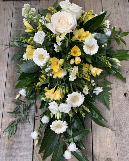 Picture of Single Ended Spray - Yellow and Ivory Mix £55