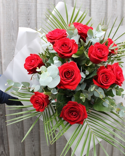 Picture of 18 Red Rose Bouquet 