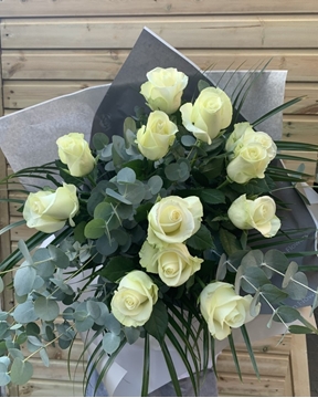 Picture of 12 White Rose Bouquet