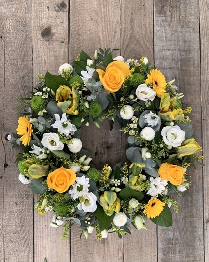 Picture of Mixed Wreath - Yellow & White £80