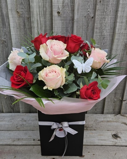 Picture of 12 Red & Pink Rose Bouquet