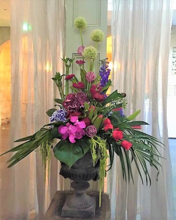 Moden Pedestal Display For Pertemps Awards At Hampton Manor Hotel 