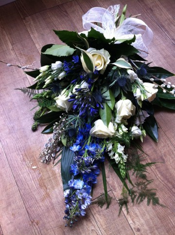 Hand Tied Sheaf Design - Blue - White 