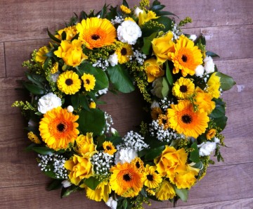 Wreath Display Orange - Yellow - White 