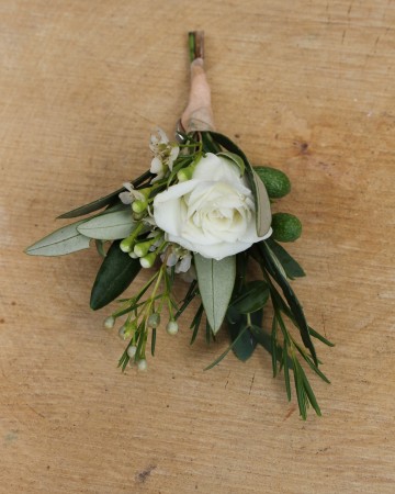 Ivory Spray Rose Gents Buttonhole 