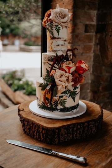 autumnal wedding at shustoke farm barns - burnt orange dahlias - quicksand roses - orange and nude colour theme wedding - coleshill wedding florist - moongate flowers - cake flowers - bridal and bridesmaids wedding flowers