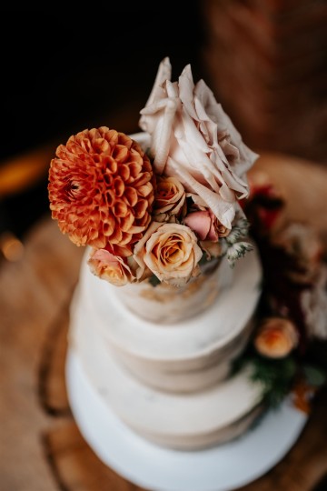 autumnal wedding at shustoke farm barns - burnt orange dahlias - quicksand roses - orange and nude colour theme wedding - coleshill wedding florist - moongate flowers - cake flowers - bridal and bridesmaids wedding flowers