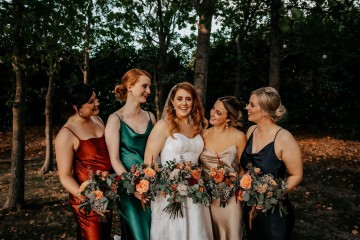 autumnal wedding at shustoke farm barns - burnt orange dahlias - quicksand roses - orange and nude colour theme wedding - coleshill wedding florist - moongate flowers - cake flowers - bridal and bridesmaids wedding flowers