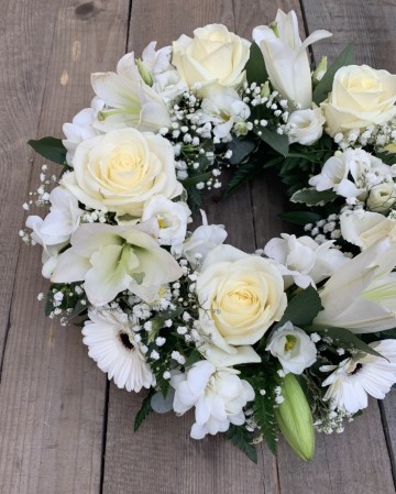white rose and lily mixed wreath 