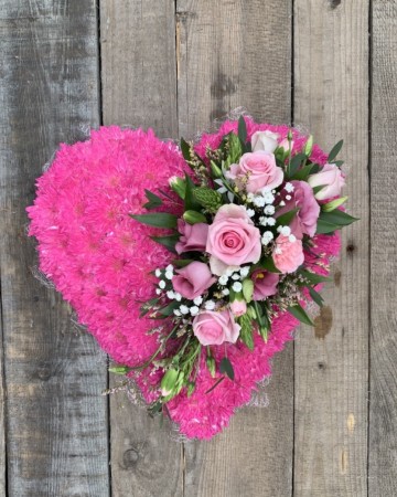 heart based in blue chysanthemums with a blue and white spray 