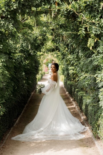 wedding at Thorpe Garden -ivory and white flowers featuring Avalanche Roses, Gypsophilia, Ammi Marjus, Lisianthus and Eucalyptus - Ivory Bridal Bouquet and Bridesmaids Bouquet 