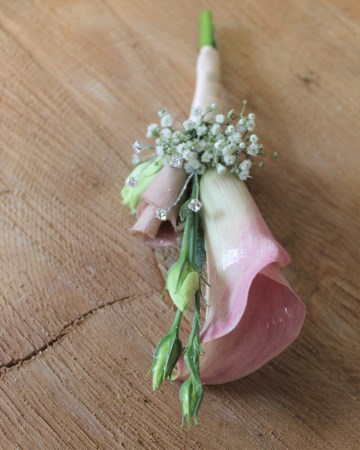 Calla Lily Gents Buttonhole 