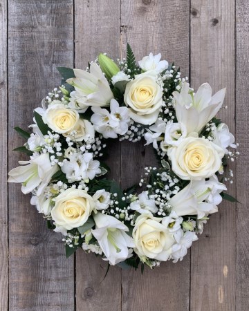 white rose and lily mixed wreath 