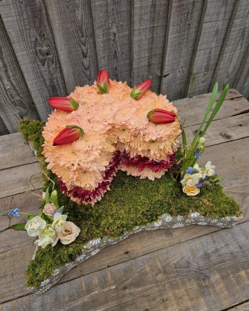 Victoria sponge cake design with spring sprays 